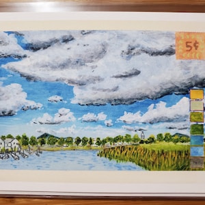 ポストカードシリーズ: スイスン ウォーターフロントのドラマチックな雲 - 5 x 7 インチのアートプリント。雲、スイスン シティ、ウォーターフロント、水、灯台、ボート