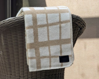Handmade Cream Wool Blanket: Hypoallergenic Cozy Throw