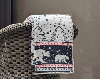 ニュージーランド産ハンドメイドウールブランケット：黒、白、赤のクマと木々