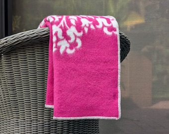 Handgemaakte Nieuw-Zeelandse wollen deken: roze harten plaid, 51 x 71 inch