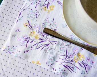 Camino de mesa de lino floral: vainica hecha a mano, decoración ecológica
