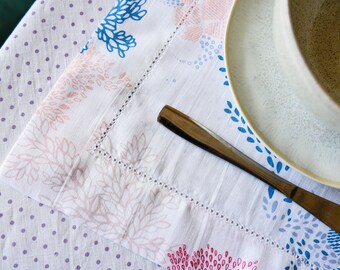Camino de mesa de lino floral: vainica hecha a mano, decoración ecológica