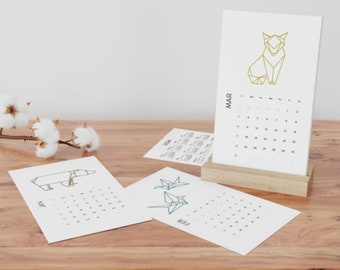 Geometric Desk Calendar 2024 + Oak Wood Stand : 12 Months of Modern Origami Hand Drawn Designs, Unique Gift, Eco Paper in Matte Finish