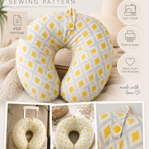 Puede incluir: Un patrón de costura para almohada de viaje en forma de U con estampado de rombos amarillos y grises. El diseño incluye una correa de tela con un botón a presión amarillo. La imagen muestra texto como TRAVEL PILLOW SEWING PATTERN, PDF PATTERN, EASY TO SEW, PRINT AT HOME e instrucciones para equipaje.