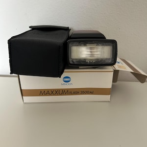Minolta Maxxum Flash 3500xi Camera Flash with Case Professional Photography