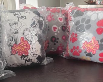 2 stuks Decoratieve kussens van 12 x 12 polarfleece