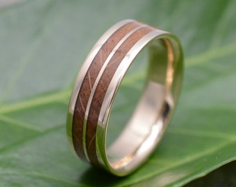 Bourbon Barrel Yellow Gold Wedding Ring, Bourbon Wedding Band, Custom Wedding Ring, Unique Bourbon Ring, Lados Linea Bourbon Barrel Ring