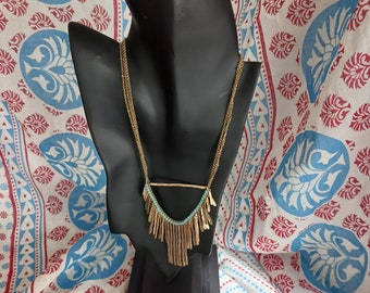 Collier vintage avec franges dorées et perles bleues