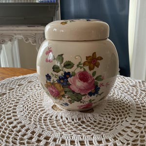 Vintage Sadler Ginger Jar. Ceramic Bon Bon Pot. Lidded. Cream Pink Green Blue Floral. Staffordshire China. Circa 1960s 1970s