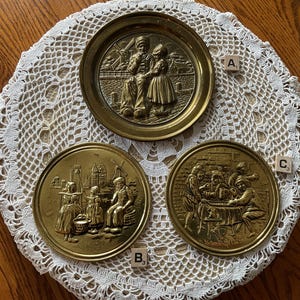 Vintage Brass Wall Plates Made in England, Gold Wall Plaque, Gallery Wall Decor, Kitchen Wall Decor, Unique Brass Charming Dutch Scene