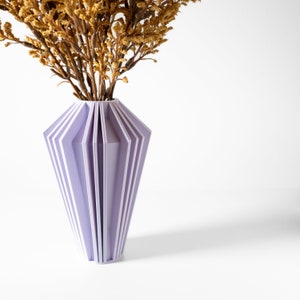 Kimi Vase: Modern 3D Printed Vase for Dried Flowers