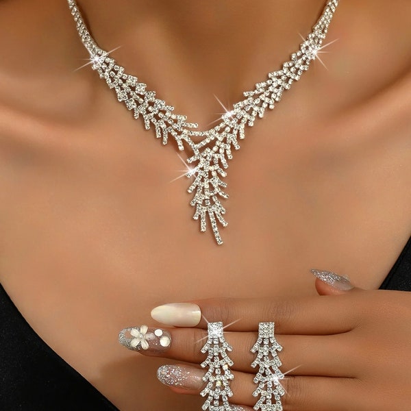 Printable photo of 3pcs Elegant Women's Jewelry Set Rhinestone V-Necklace Earrings