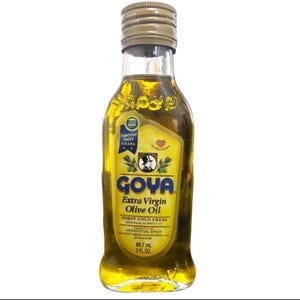 Könnte beinhalten: Ein Set aus drei Keramikbechern mit gesprenkelter, matter Oberfläche. Die Becher sind in Creme-, Hellgrau- und Dunkelgrautönen gehalten. Jeder Becher hat ein schlichtes, minimalistisches Design, ideal für Kaffee oder Tee.