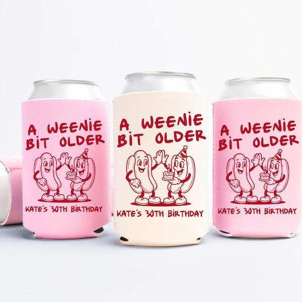 Enfriador de latas de cumpleaños "A Weenie Bit Older" - Recuerdos personalizados para fiestas de cumpleaños de perritos calientes - Fundas personalizadas en tamaño regular y delgado