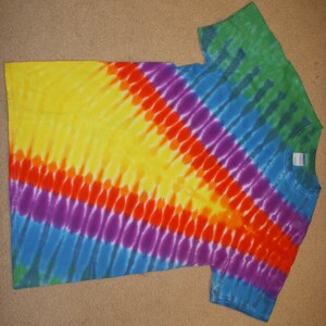 M tie dye tshirt, lightning bolt design, medium