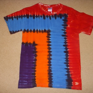 S adult tie dye t-shirt square angles, small