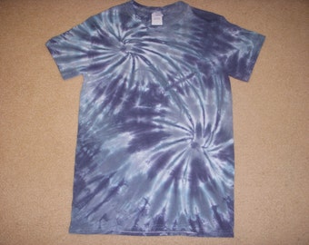 S tie dye tshirt, shades of gray, small