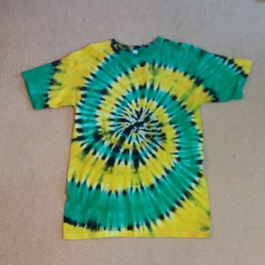 M tie dye tee shirt, green and yellow swirl, medium