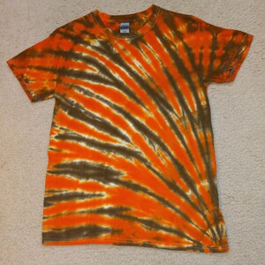 SALE S tie dye t-shirt, orange fan, small