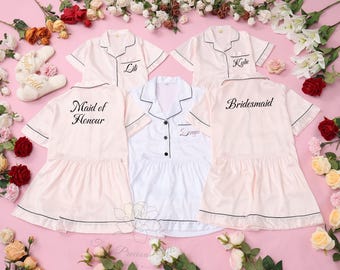 Zachtste bruidsmeisjespyjama, aangepaste bruidspyjama, satijnen pyjamaset, bruidscadeau vrijgezellenfeest, gepersonaliseerde geschenken, cadeaus bruidsmeisje