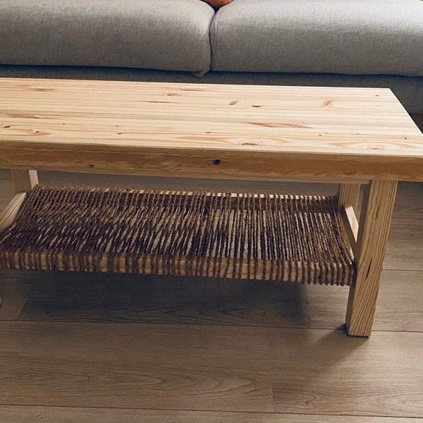 Table basse rectangulaire ou table basse, fabriquée à partir de bois de pin recyclé issu de palettes