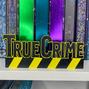 Letrero de estantería de crímenes reales, regalo para amantes de los libros, colores personalizados, decoración para club de lectura, impresión 3D