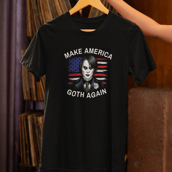 T-shirt gothique « Make America Goth Again » - Mode sombre avec costume et cravate homme gothique, drapeau américain sur fond, scène unique, disponible en noir