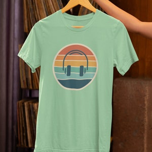 Vintage Style Headphones Shirt, Retro Shirt, Music Lover Gift, Music Tee, Graphic T-Shirt, Comes In Multiple Colors