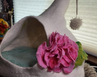 Cueva para gatos de fieltro de lana hecha a mano, ecológica, cama para mascotas de lana merino natural.