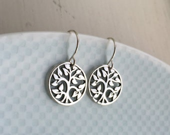 Sterling Silber Baum des Lebens Ohrringe, kleine Baum des Lebens Ohrringe, Baum Ohrringe, Kreis Ohrringe, moderne Ohrringe, süße Ohrringe