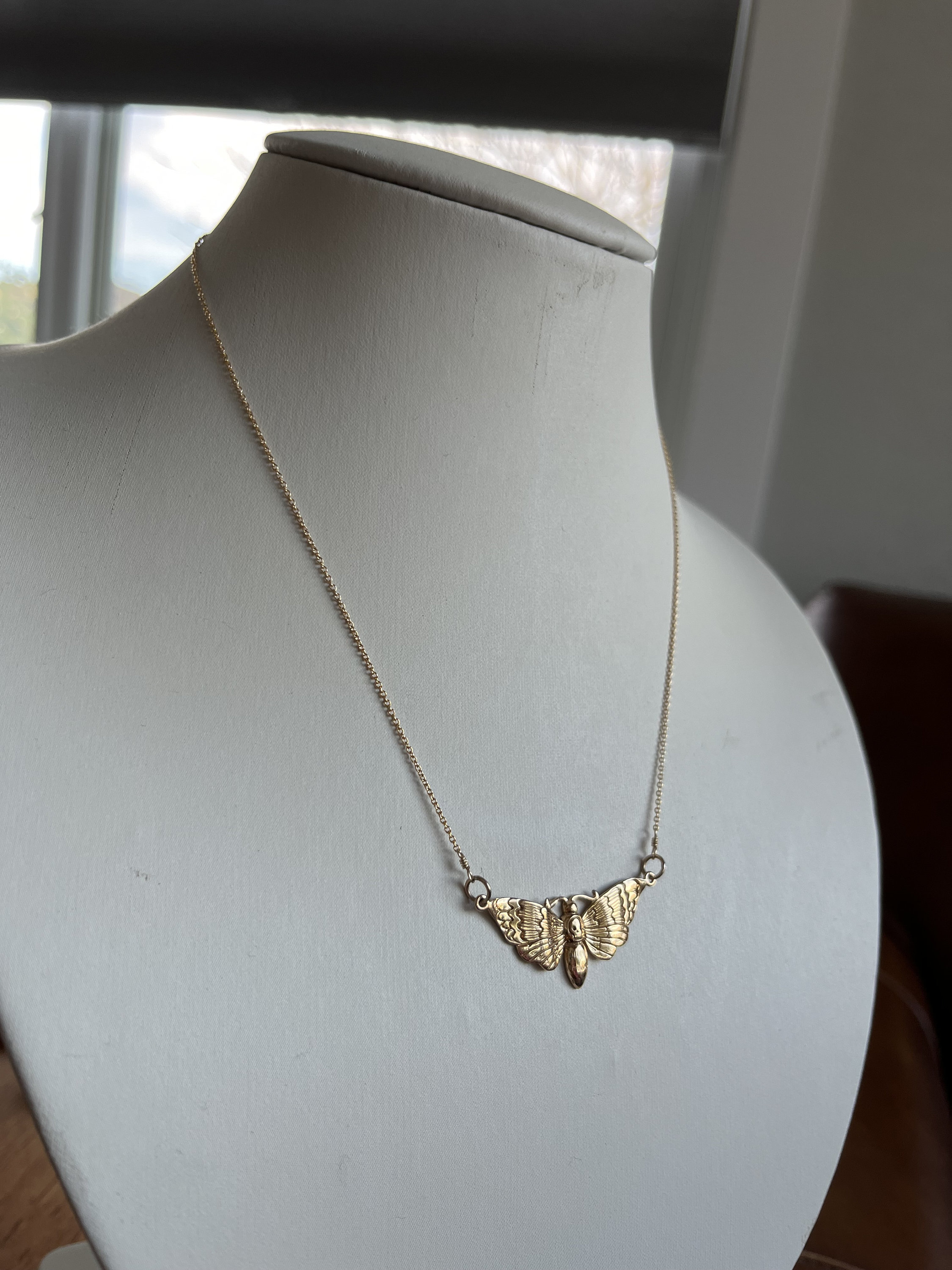 Collana Con Ciondolo Falena Testa Di Morto &ndash; Alba Rock, Argento Tibetano, Spedizione UK