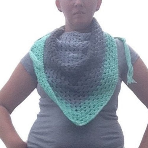 Green knit bactus scarf Knitted wool scarf women Scarf shawl Neckwarmer Triangle cowl scarf Chunky shawl