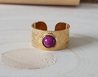 Adjustable ring in dried flower and resin