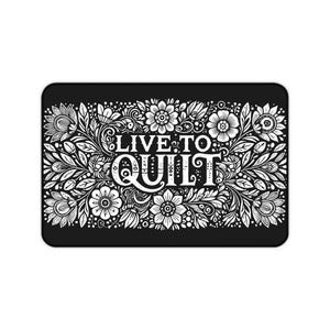 Schreibtischmatte „Live To Quilt“