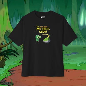 T-shirt « Mr Frog Show » avec amis souriants, t-shirt décontracté unisexe, chemise graphique amusante et cadeau pour les fans