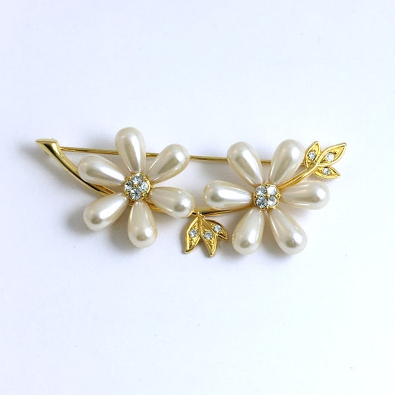 Vintage Pearl Flower Brooch Joan Rivers