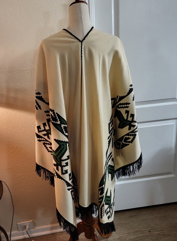 Vintage Poncho with Fringe (R1)