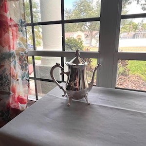 Exquisite International Silver Co. Ornate 4-Footed Silver Plate Tea/Coffee Pot – Vintage Elegance!