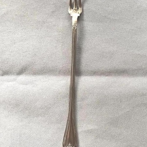 Exquisite Reed & Barton Sterling Silver Seafood Cocktail Fork – Vintage Elegance!