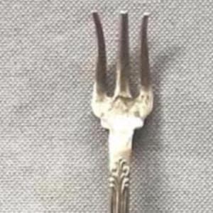 Exquisite Reed & Barton Sterling Silver Seafood Cocktail Fork – Vintage Elegance!