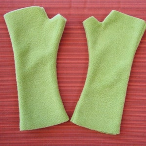 Wrist Warmers green, washable, soft fleece image 2