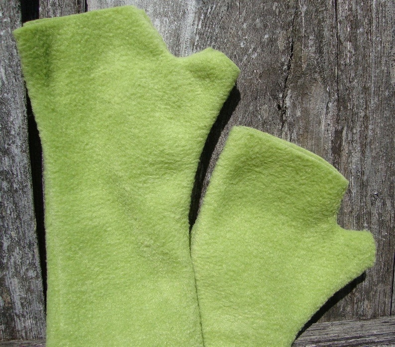 Wrist Warmers green, washable, soft fleece image 5