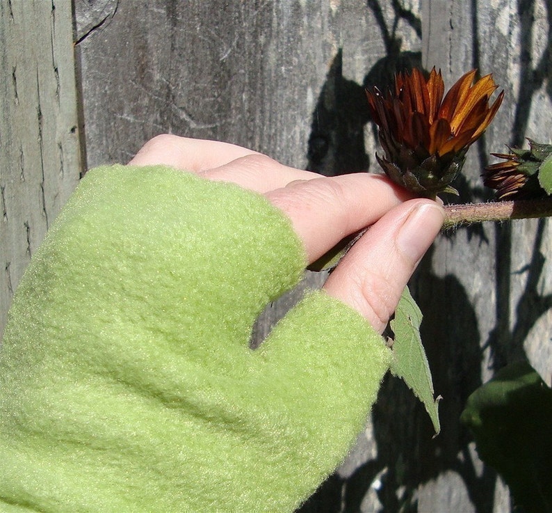 Wrist Warmers green, washable, soft fleece image 4