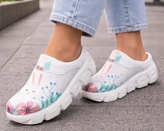 Orthopedic Nurse Clogs, White Floral Pattern, Comfortable Doctor Slippers