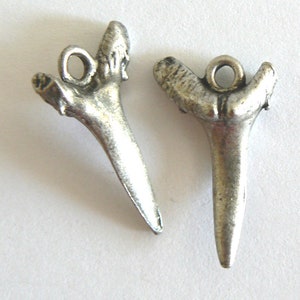 1pc 1/2x1" Cross High Quality Antique Silver Finish Zamak Metal Beads bead Charm Pendant Shark Teeth b3110