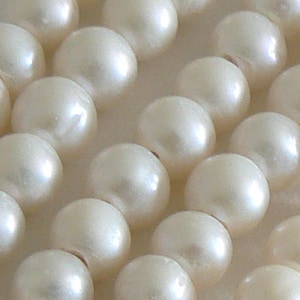 10pc Large 1mm Hole Freshwater Pearl Beads Round Potato Ivory White 7-9mm b2490