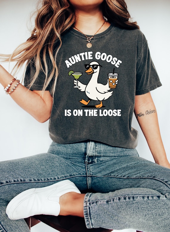 Auntie Goose Is On The Loose Shirt, Silly Goose Tee, Funny Aunt T-Shirt, Auntie Life Sweatshirt, Cool Aunt Crewneck, New Auntie Gift Tee