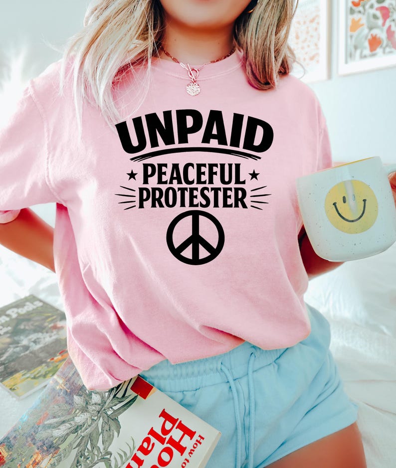 Unpaid Peaceful Protester Shirt, Activist Tee, Peace Sign T-Shirt, No Kings Movement Sweatshirt, Political Protest Crewneck, Rally Gift immagine 3