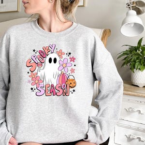 Spooky Season Sweatshirt, Retro Spooky Shirt, Spooky Halloween, Halloween Shirt, Fall Vibes, Cozy Season Shirt, Cute Fall Shirt bild 4
