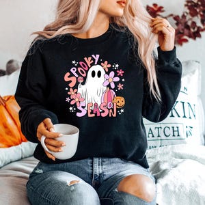 Spooky Season Sweatshirt, Retro Spooky Shirt, Spooky Halloween, Halloween Shirt, Fall Vibes, Cozy Season Shirt, Cute Fall Shirt bild 5
